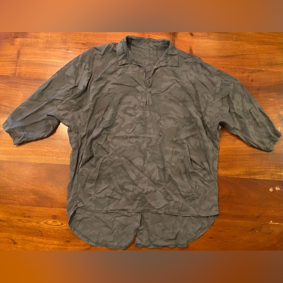 Suzy D Women’s Oversized Hi Low Gray Camo Blouse Sz M/L Made In Italy - Picture 1 of 10